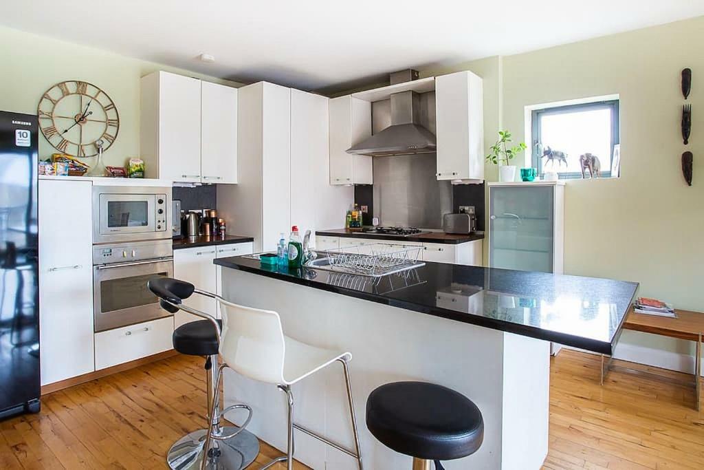 Spacious Belfast City Centre Duplex Apartment Bagian luar foto