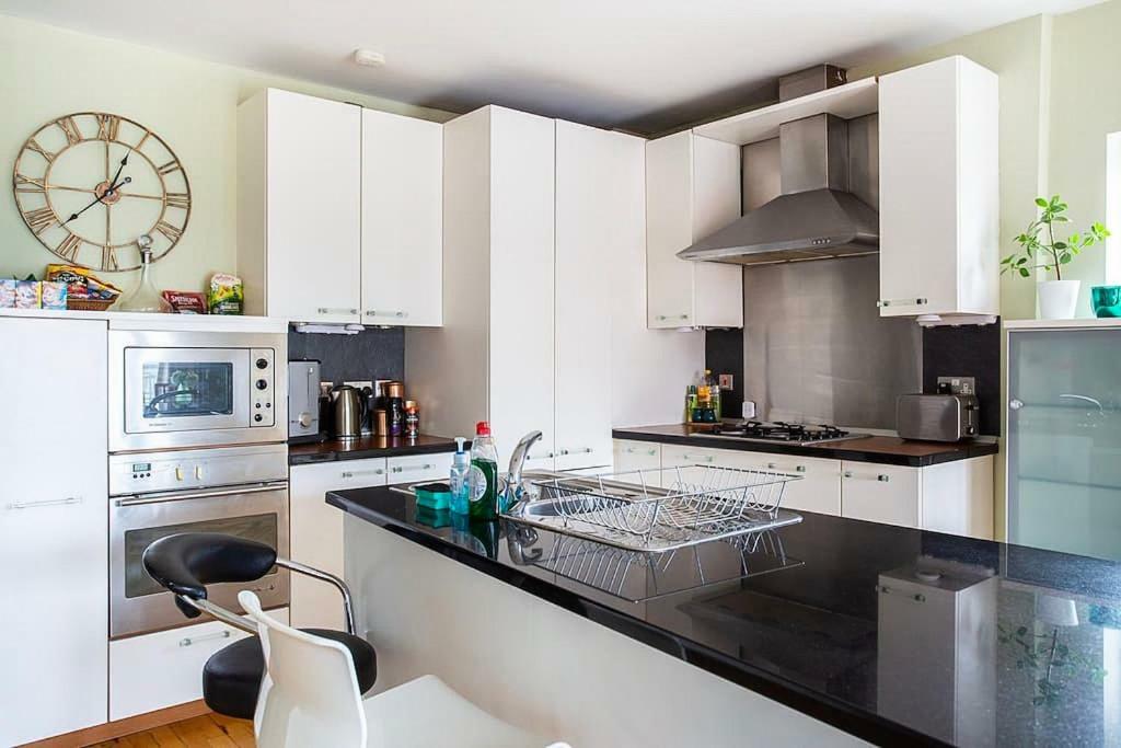 Spacious Belfast City Centre Duplex Apartment Bagian luar foto